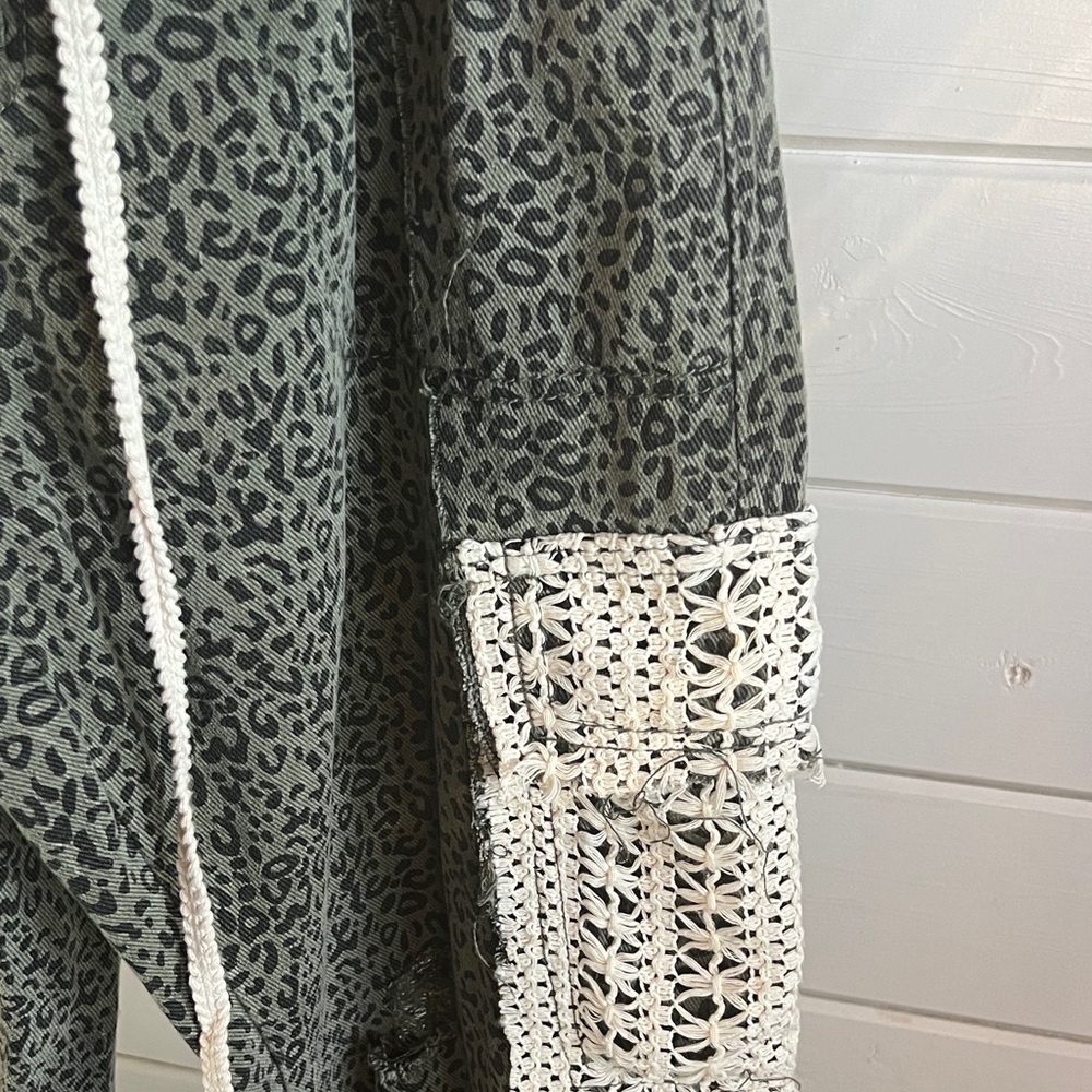 POL Green Leopard Print Joggers with Lace Details - Picture 2 of 4